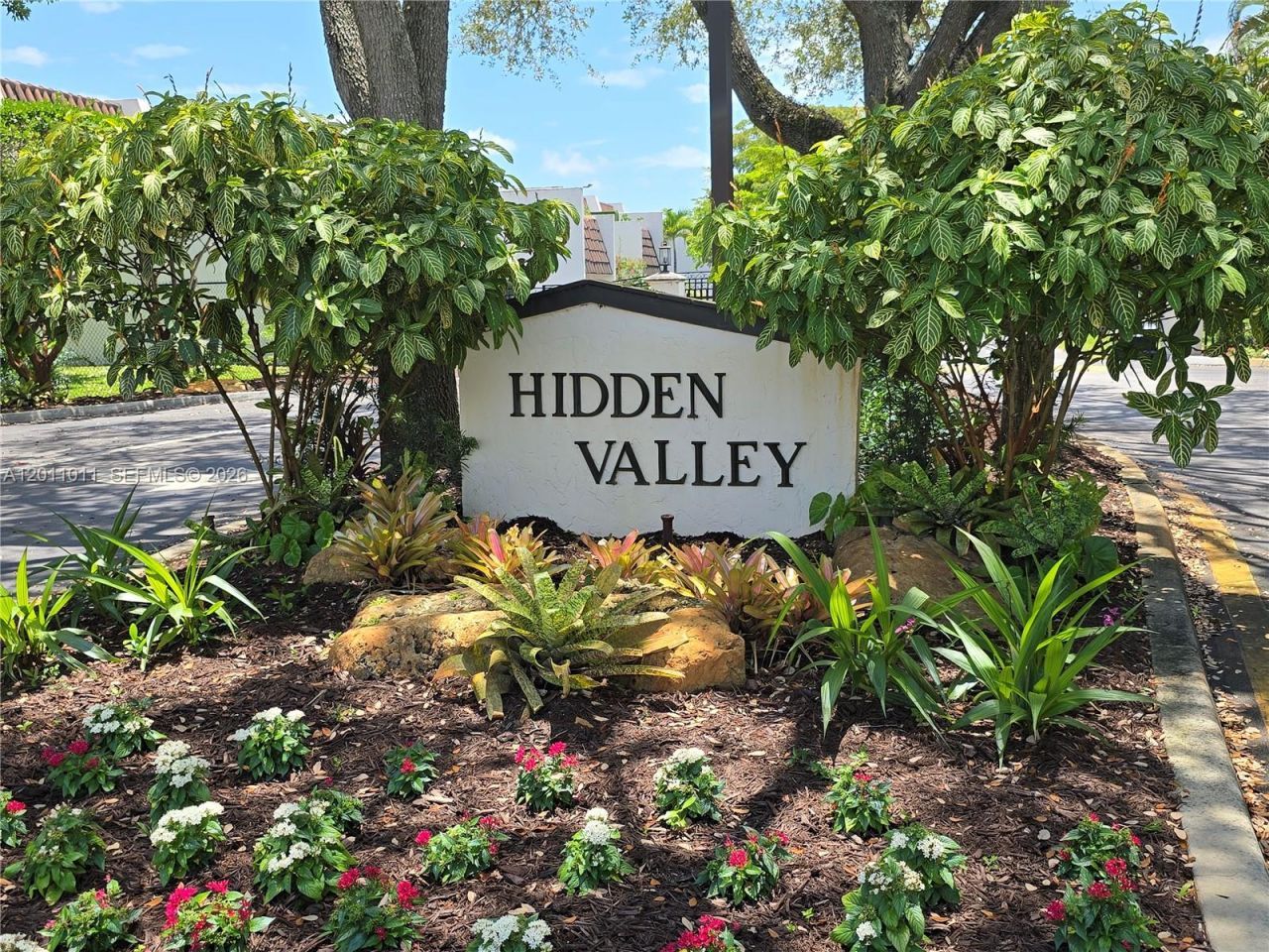 8855 SW 62nd Ter, Unit 10J, Miami, FL 33173 Main Photo