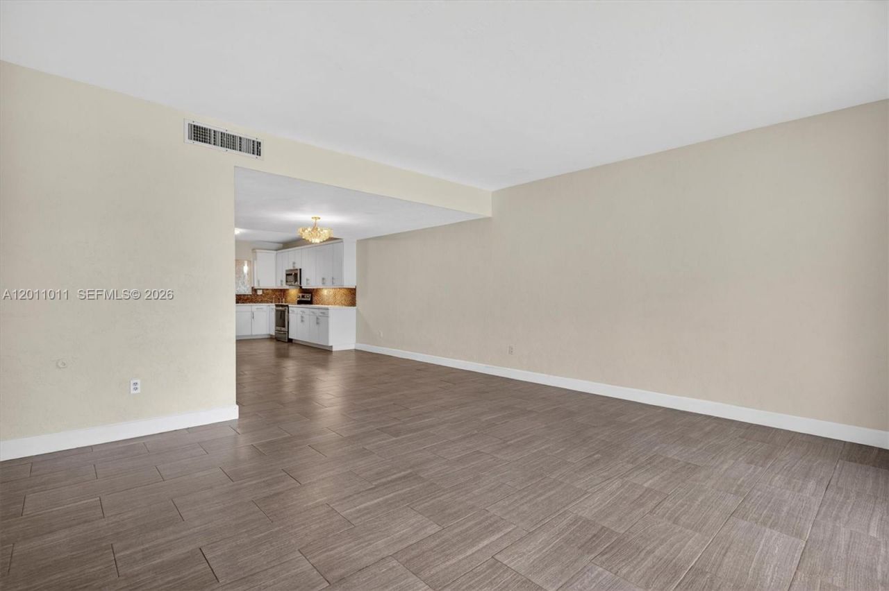 8855 SW 62nd Ter, Unit 10J, Miami, FL 33173 Photo