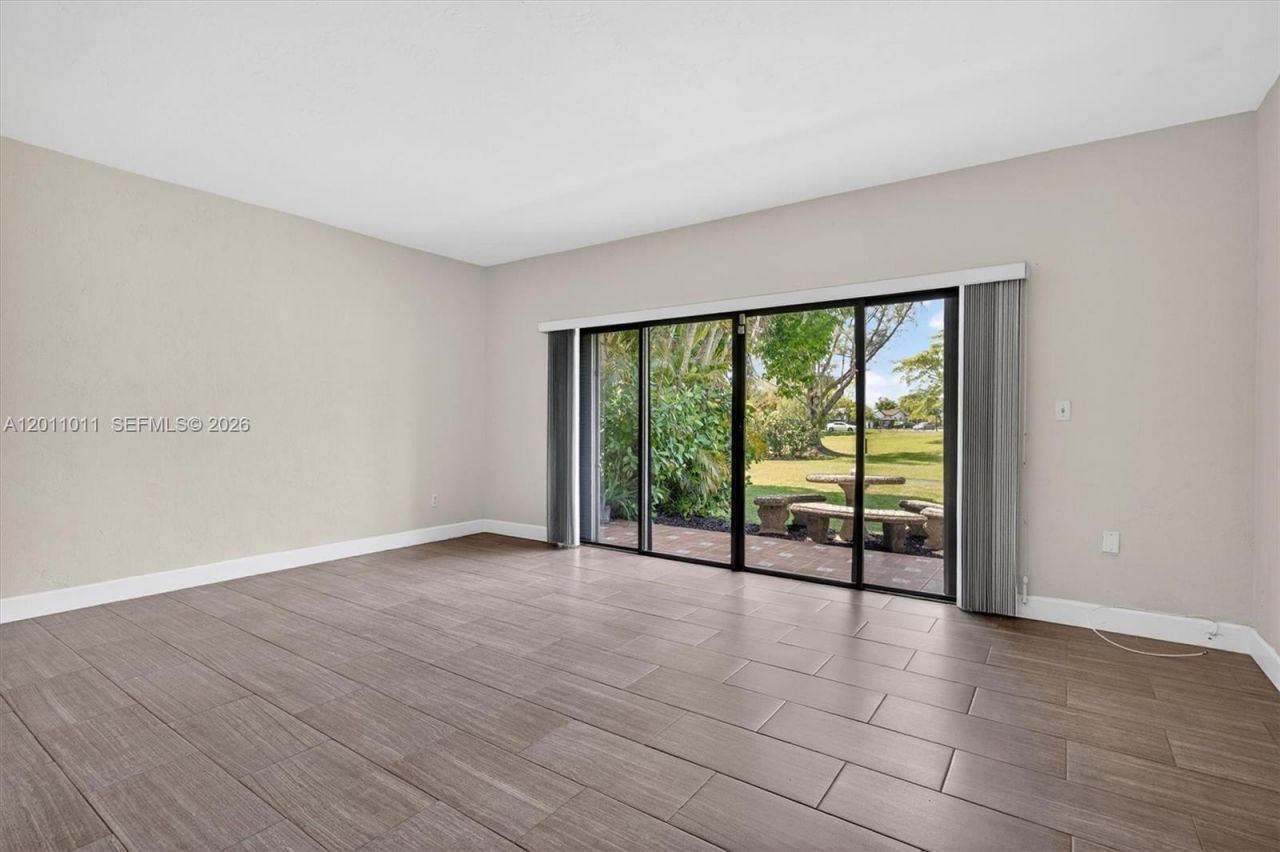 8855 SW 62nd Ter, Unit 10J, Miami, FL 33173 Photo