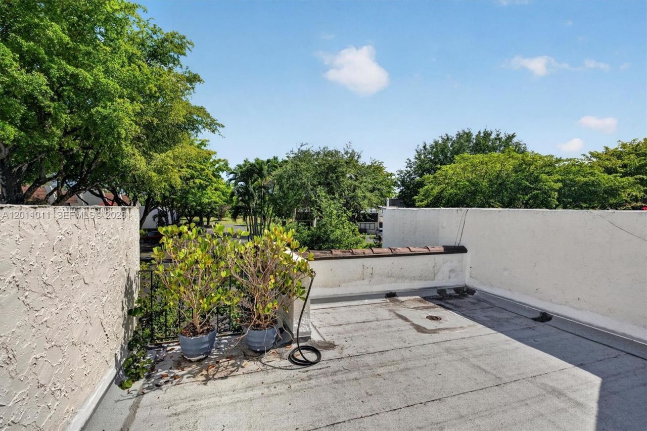 8855 SW 62nd Ter, Unit 10J, Miami, FL 33173 Photo