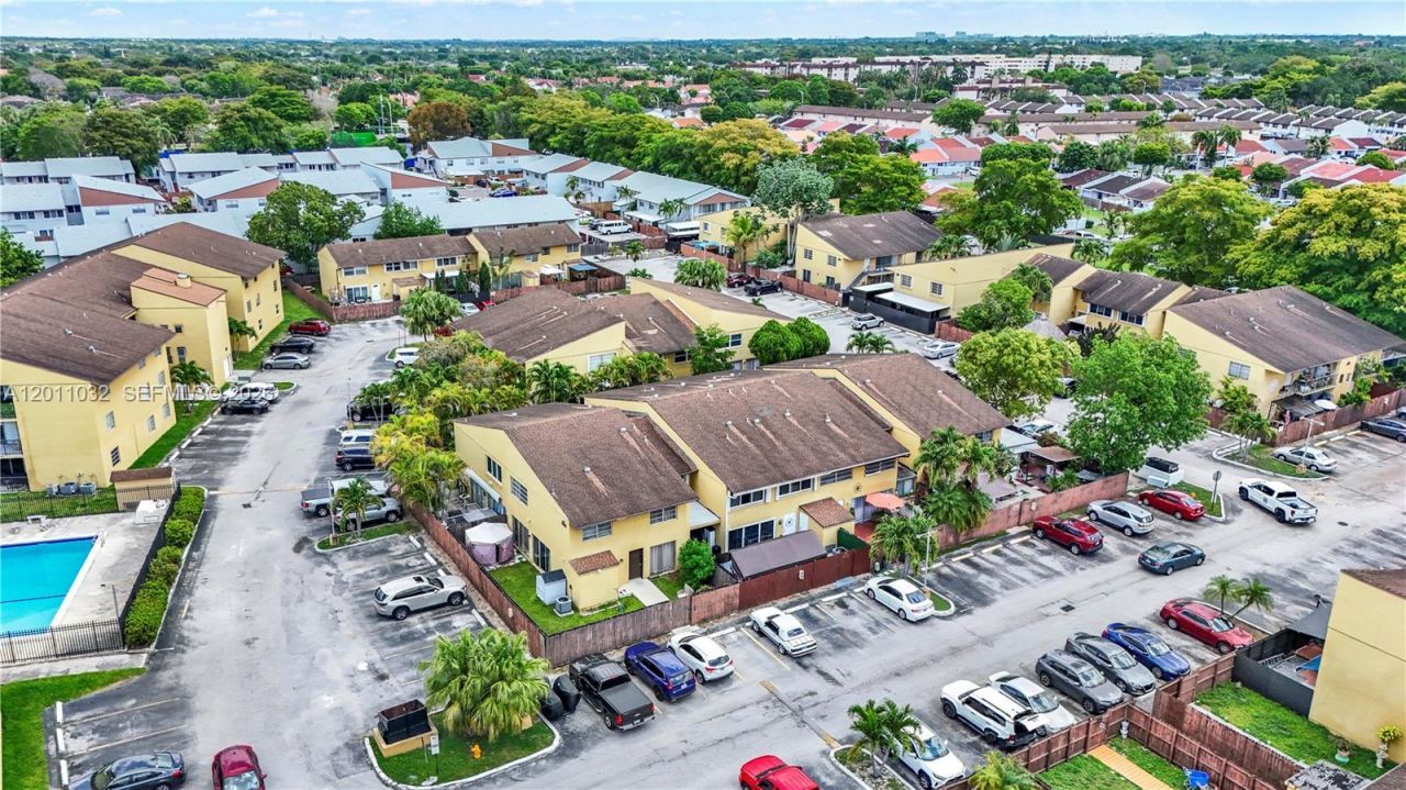 15460 SW 82nd Ln, Unit 403, Miami, FL 33193 Photo