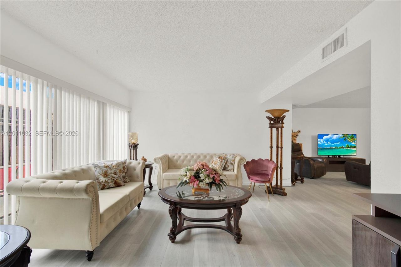 15460 SW 82nd Ln, Unit 403, Miami, FL 33193 Photo