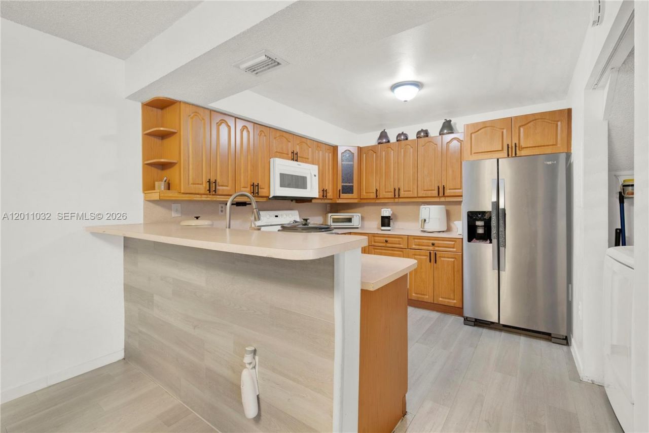 15460 SW 82nd Ln, Unit 403, Miami, FL 33193 Photo