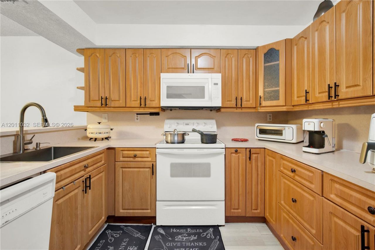 15460 SW 82nd Ln, Unit 403, Miami, FL 33193 Photo