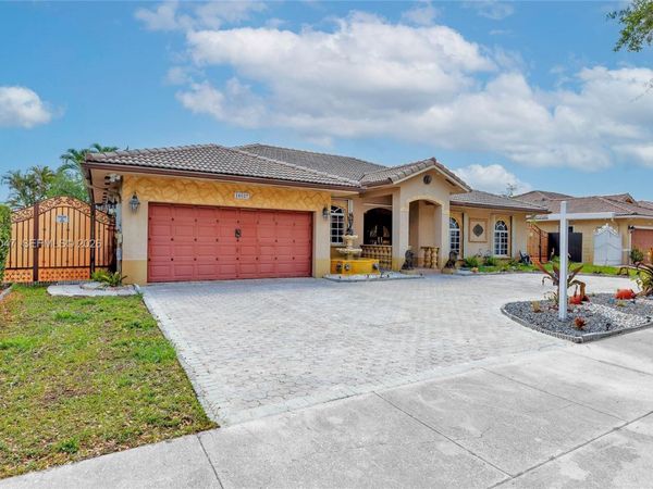 16037 NW 77th Pl , Miami Lakes, FL 33016