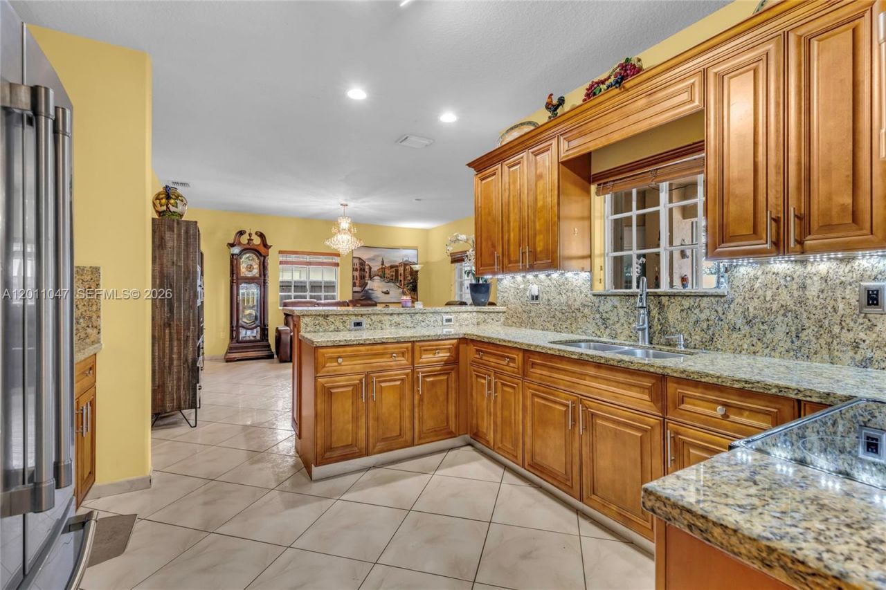 16037 NW 77th Pl, Miami Lakes, FL 33016 Photo