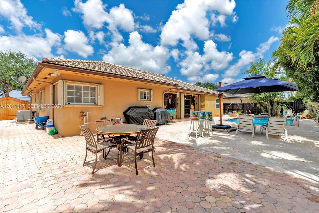 16037 NW 77th Pl, Miami Lakes, FL 33016 Photo