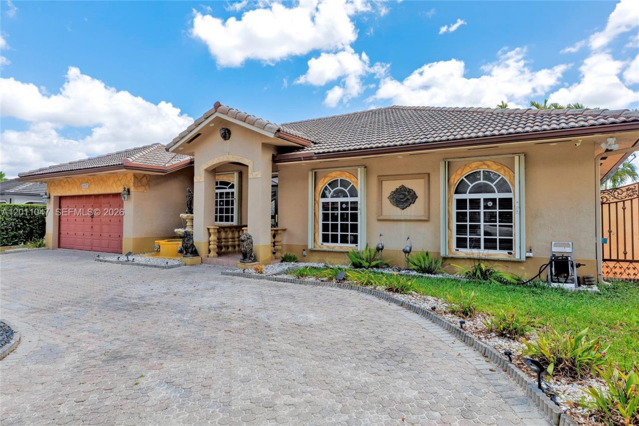 16037 NW 77th Pl, Miami Lakes, FL 33016 Photo