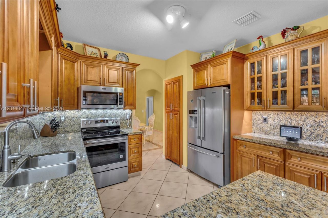16037 NW 77th Pl, Miami Lakes, FL 33016 Photo