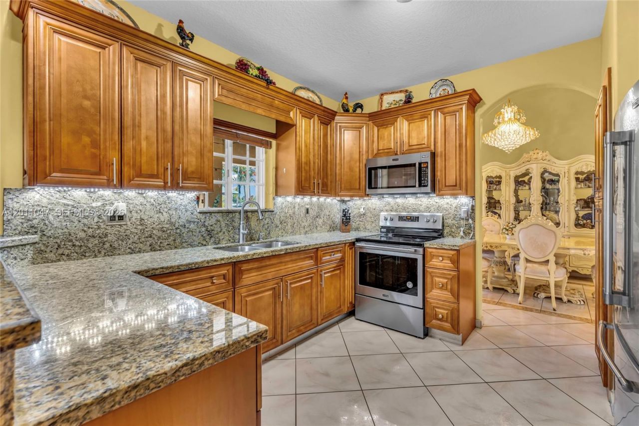 16037 NW 77th Pl, Miami Lakes, FL 33016 Photo