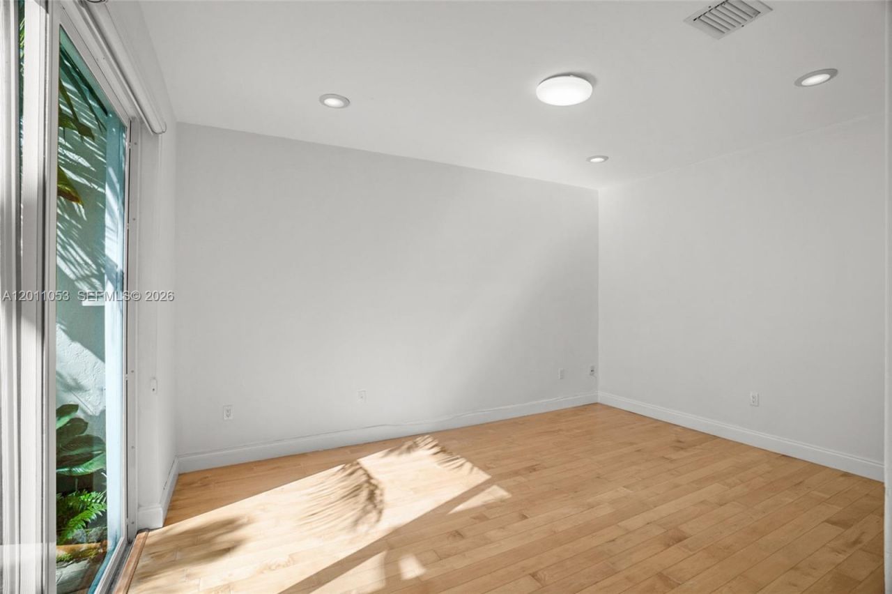 1640 Weeping Willow Way , Unit 1640, Hollywood, FL 33019 Photo