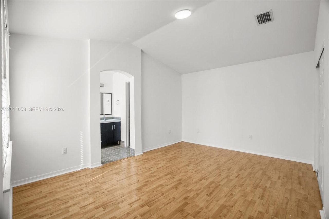 1640 Weeping Willow Way , Unit 1640, Hollywood, FL 33019 Photo