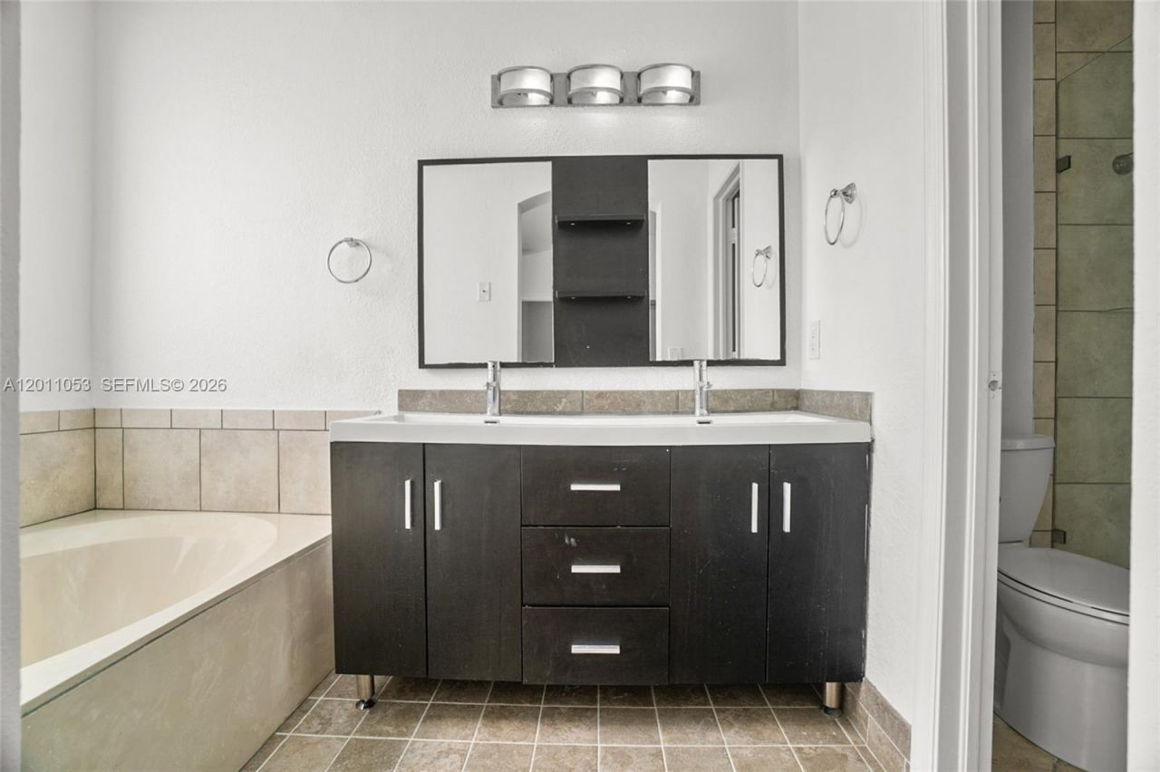 1640 Weeping Willow Way , Unit 1640, Hollywood, FL 33019 Photo