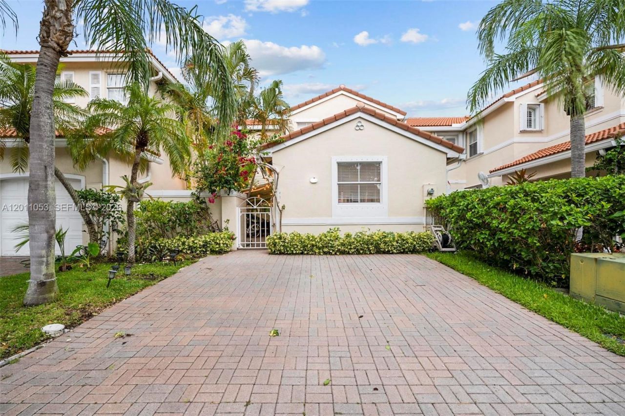 1640 Weeping Willow Way , Unit 1640, Hollywood, FL 33019 Photo