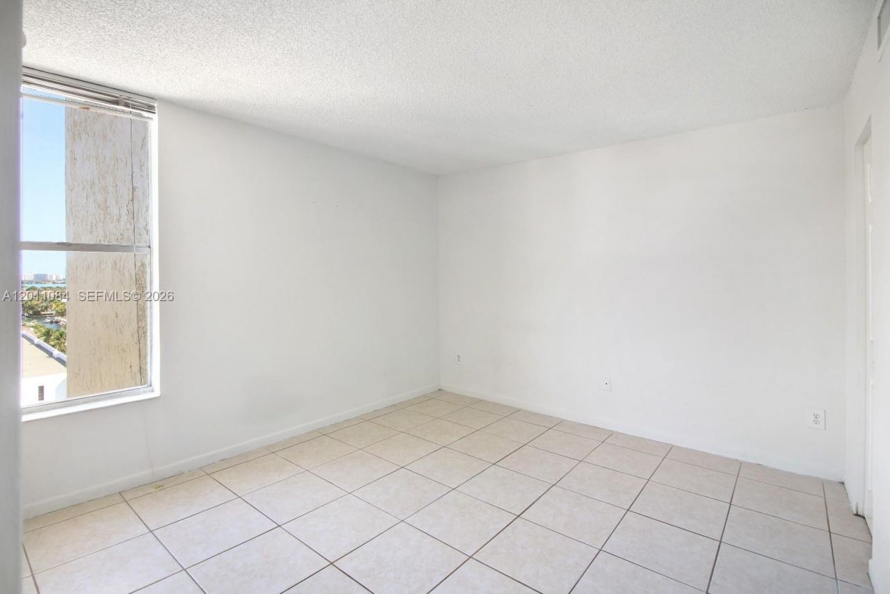 2350 NE 135th St , Unit 1111, North Miami, FL 33181 Photo