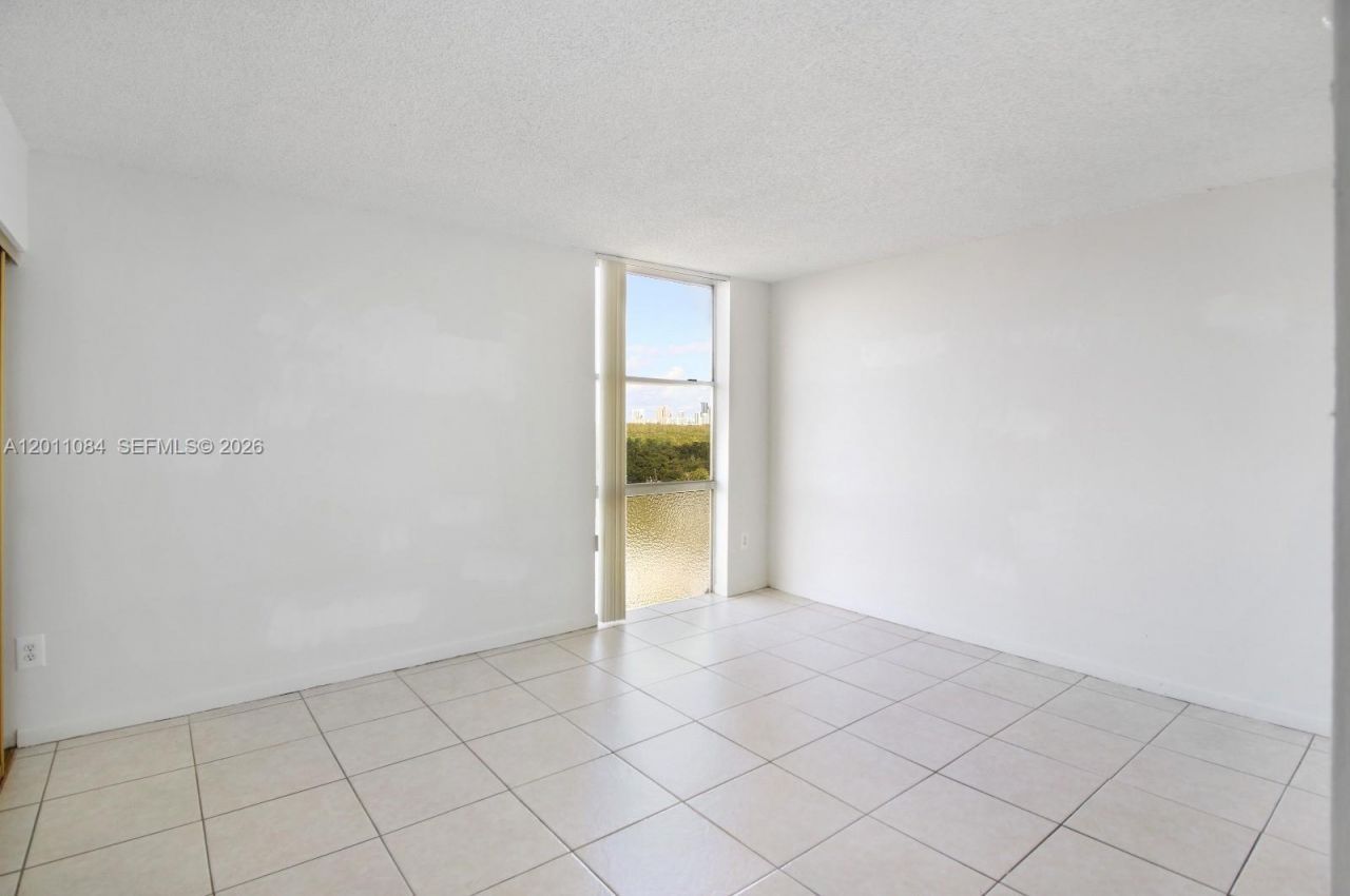 2350 NE 135th St , Unit 1111, North Miami, FL 33181 Photo