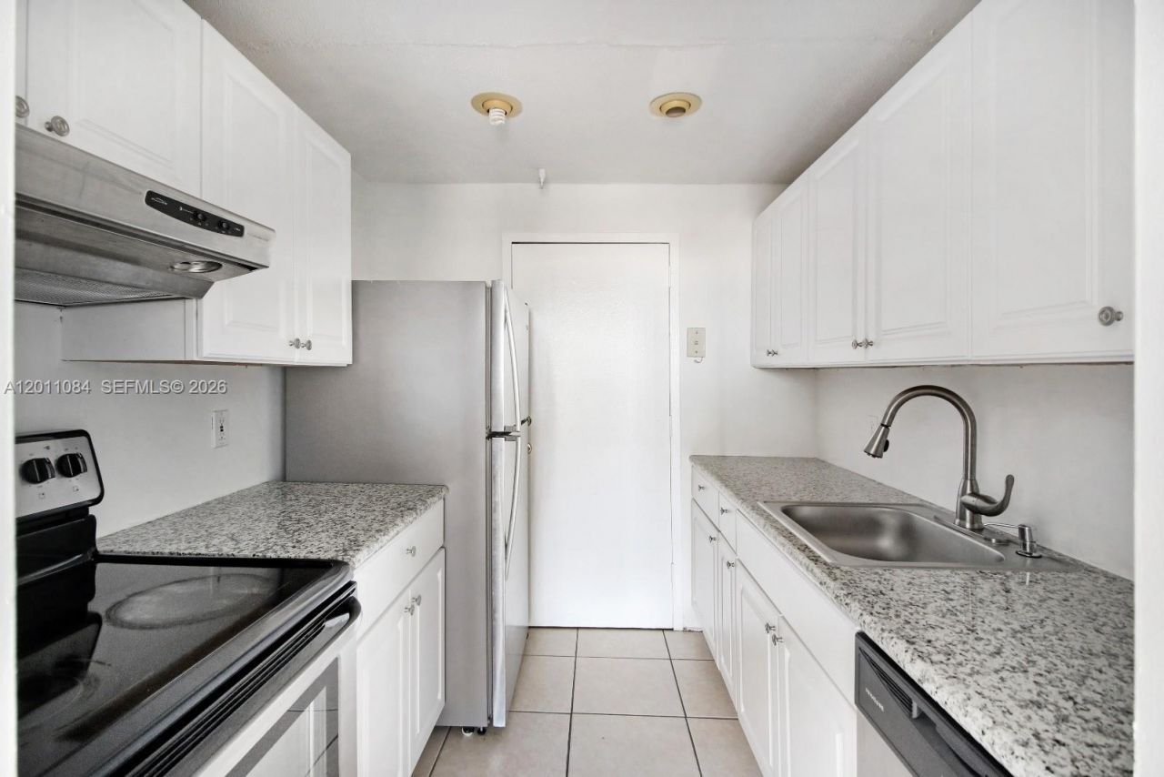 2350 NE 135th St , Unit 1111, North Miami, FL 33181 Photo