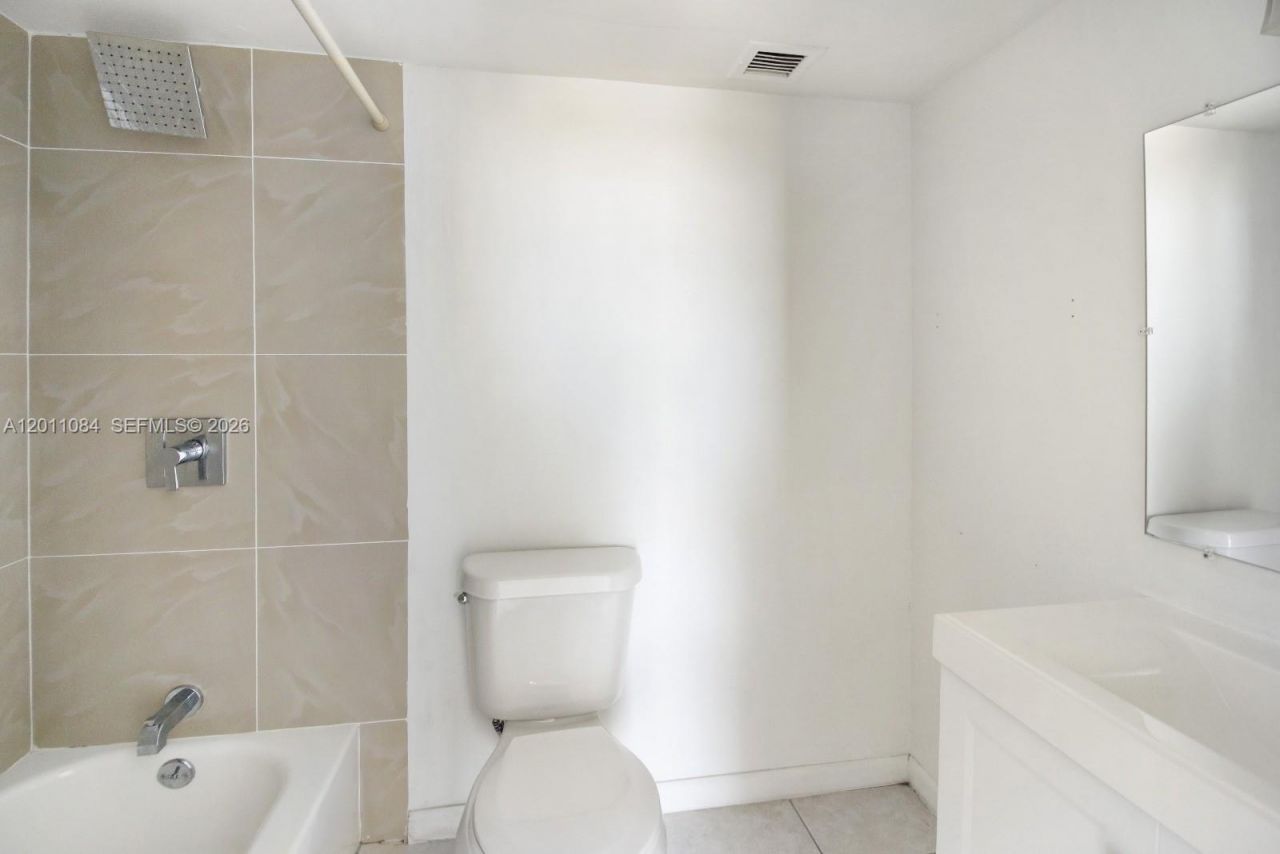 2350 NE 135th St , Unit 1111, North Miami, FL 33181 Photo