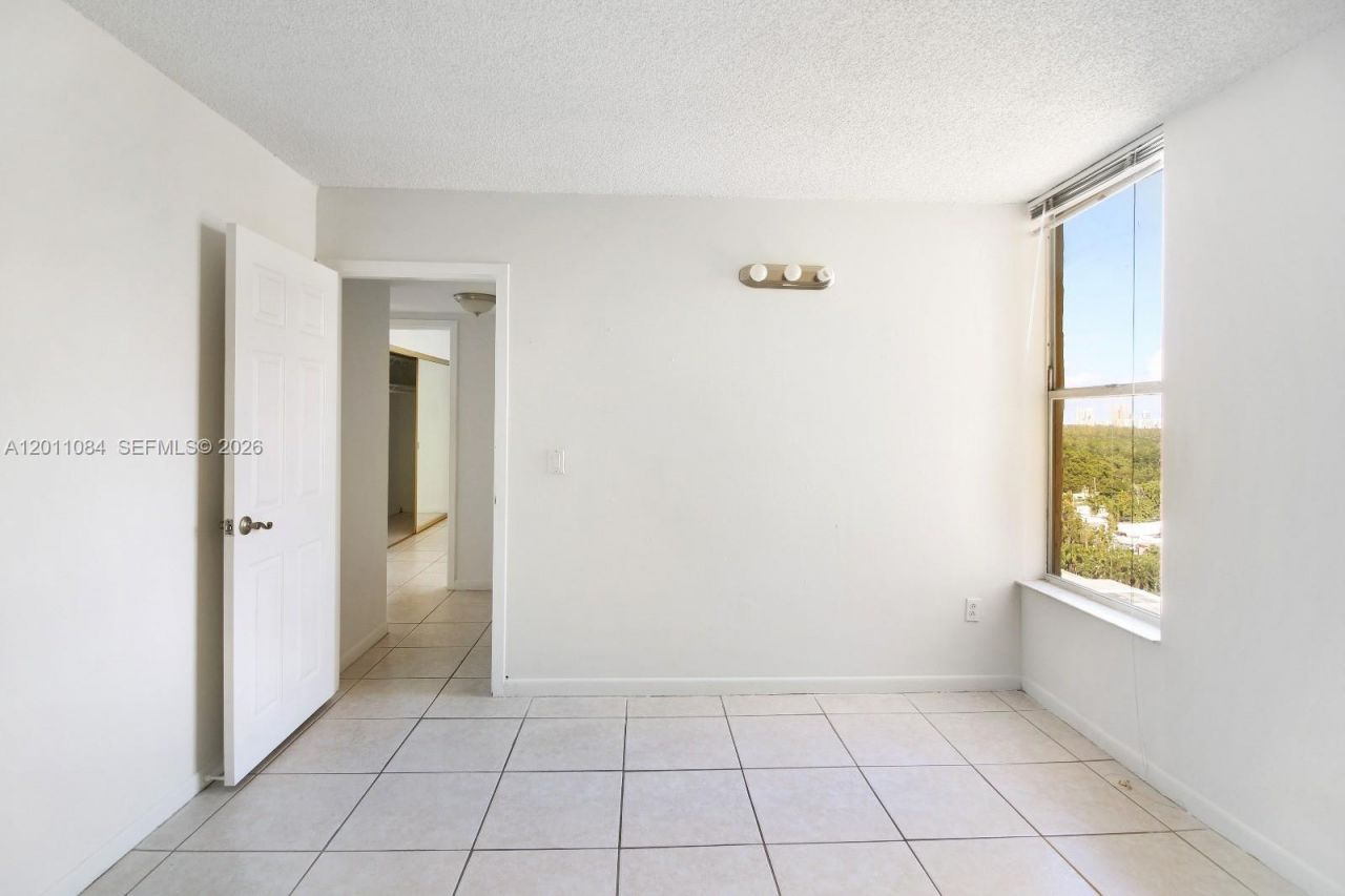 2350 NE 135th St , Unit 1111, North Miami, FL 33181 Photo