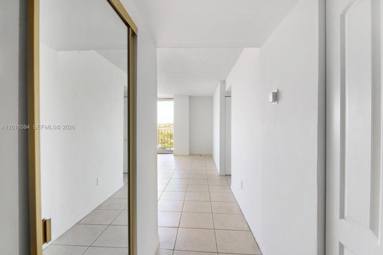 2350 NE 135th St , Unit 1111, North Miami, FL 33181 Photo
