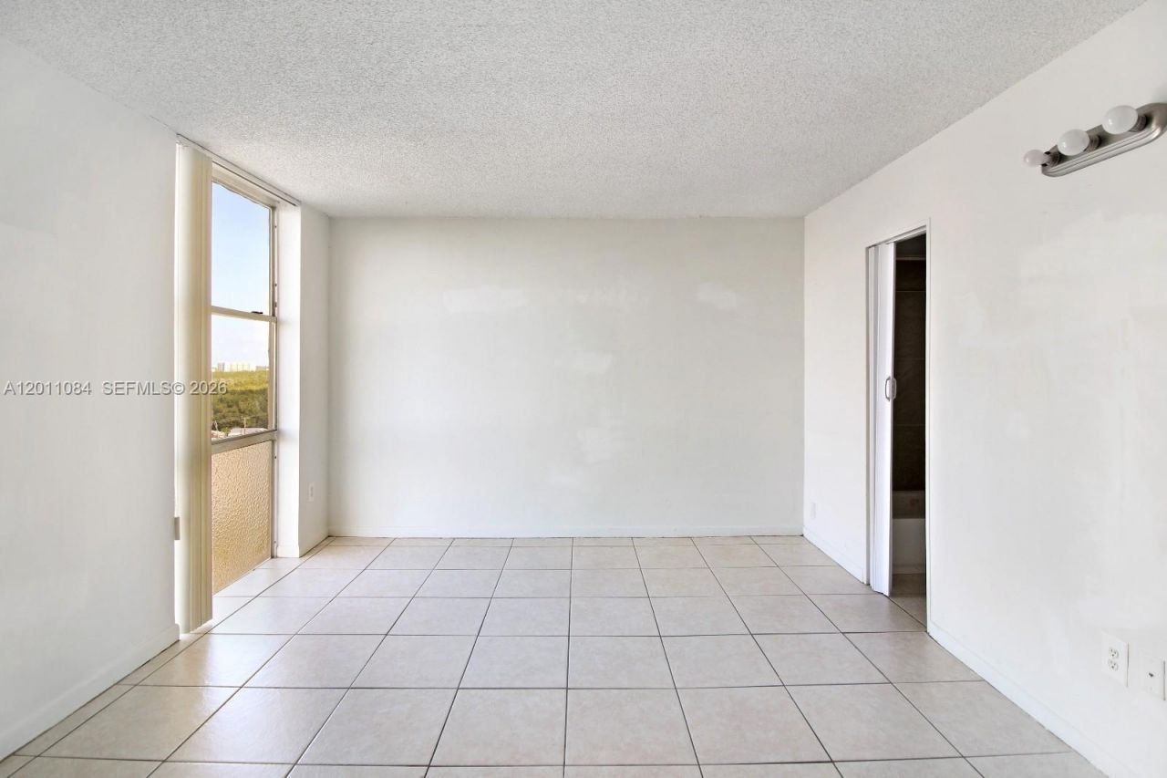 2350 NE 135th St , Unit 1111, North Miami, FL 33181 Photo