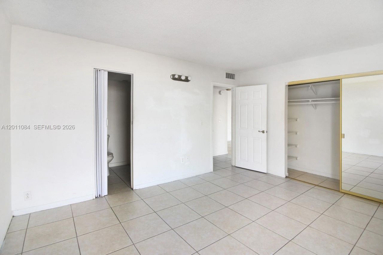2350 NE 135th St , Unit 1111, North Miami, FL 33181 Photo