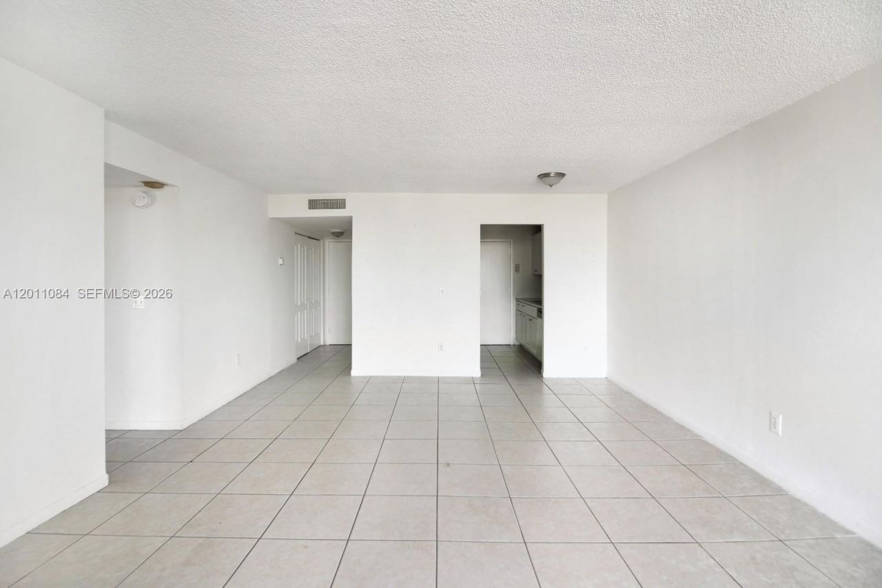 2350 NE 135th St , Unit 1111, North Miami, FL 33181 Photo