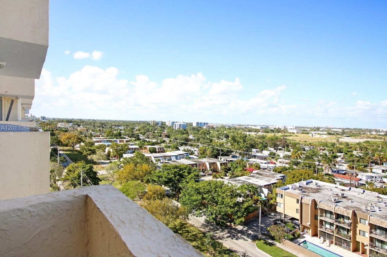 2350 NE 135th St , Unit 1111, North Miami, FL 33181 Photo