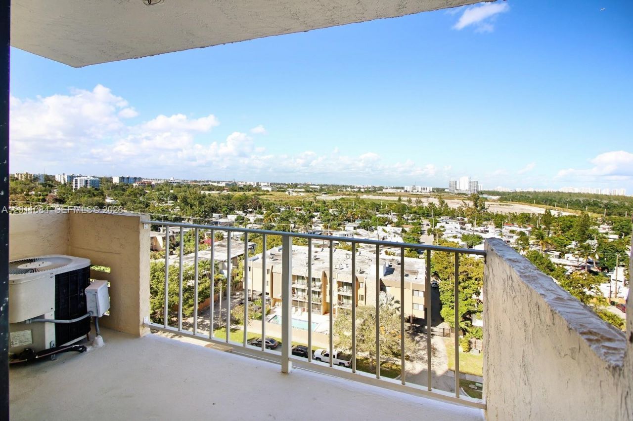 2350 NE 135th St , Unit 1111, North Miami, FL 33181 Photo