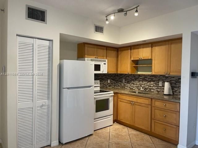 2630 SW 28th St , Unit 29, Miami, FL 33133 Photo