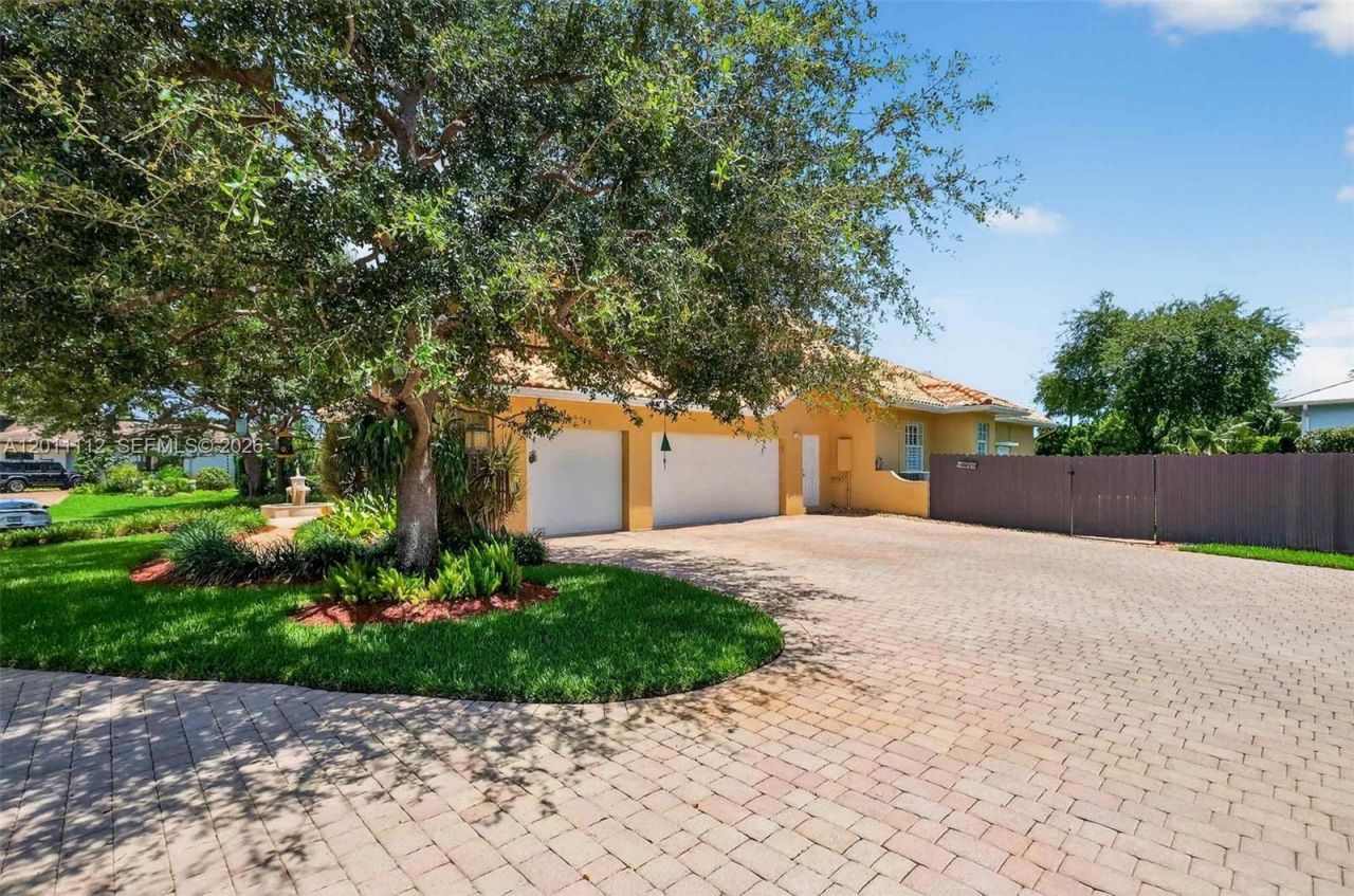 8920 SW 162nd Ter , Palmetto Bay, FL 33157 Photo