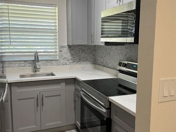 2134 Lincoln St , Unit 18, Hollywood, FL 33020