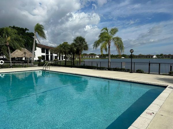 210 Lake Pointe Dr , Unit 105, Oakland Park, FL 33309