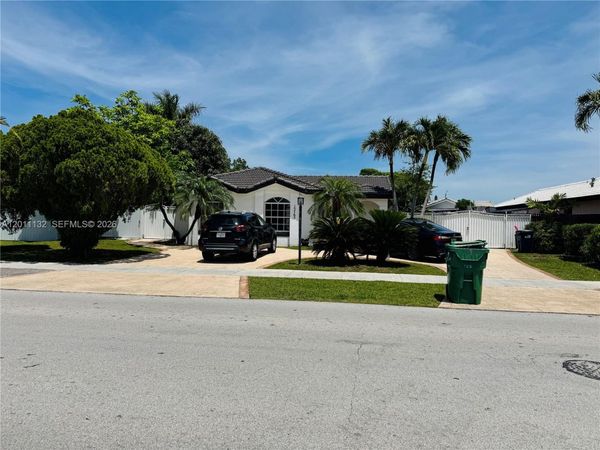 15765 SW 139 AVE, Miami, FL 33177