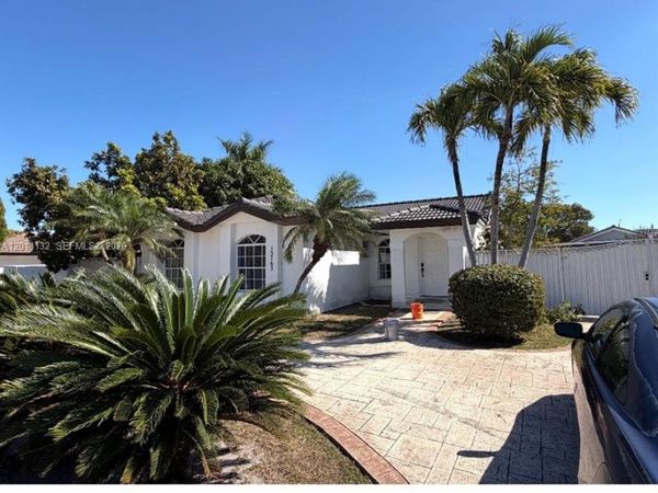 15765 SW 139 AVE , Miami, FL 33177