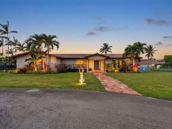 8005 SW 106th St , Miami, FL 33156