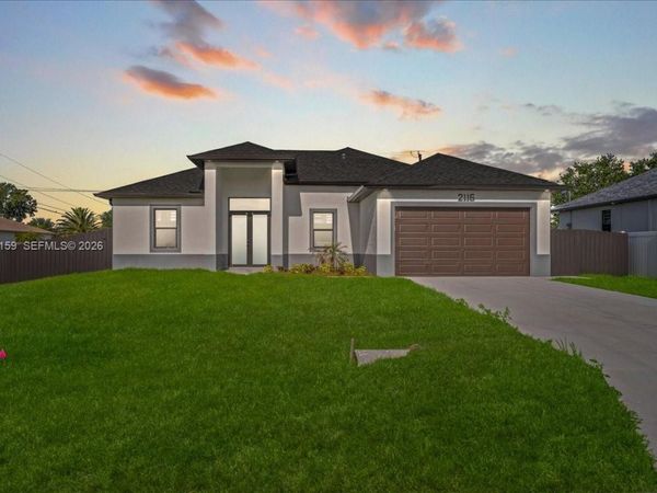 2220 NE 9th PL , Cape Coral, FL 33909