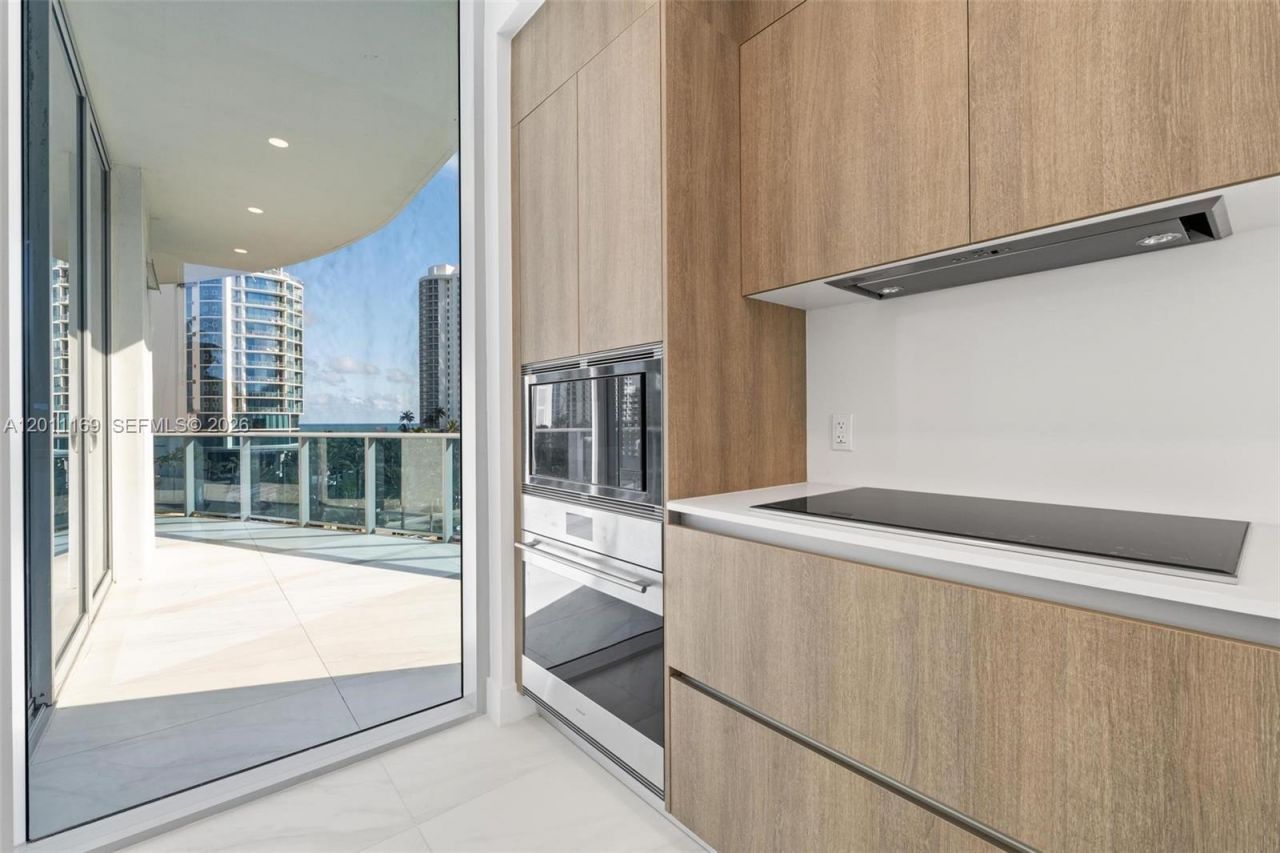 17550 Collins, Unit 501, Sunny Isles Beach, FL 33160 Photo