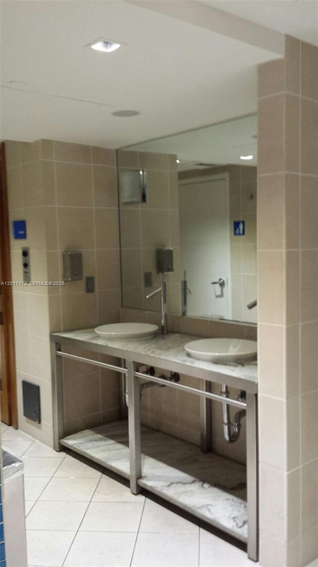 325 S Biscayne Blvd, Unit 3120, Miami, FL 33131 Photo