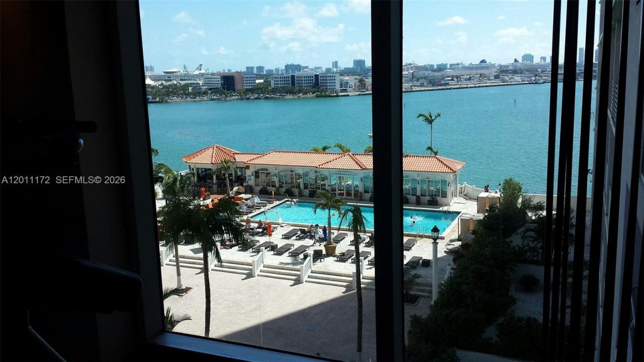 325 S Biscayne Blvd, Unit 3120, Miami, FL 33131 Photo