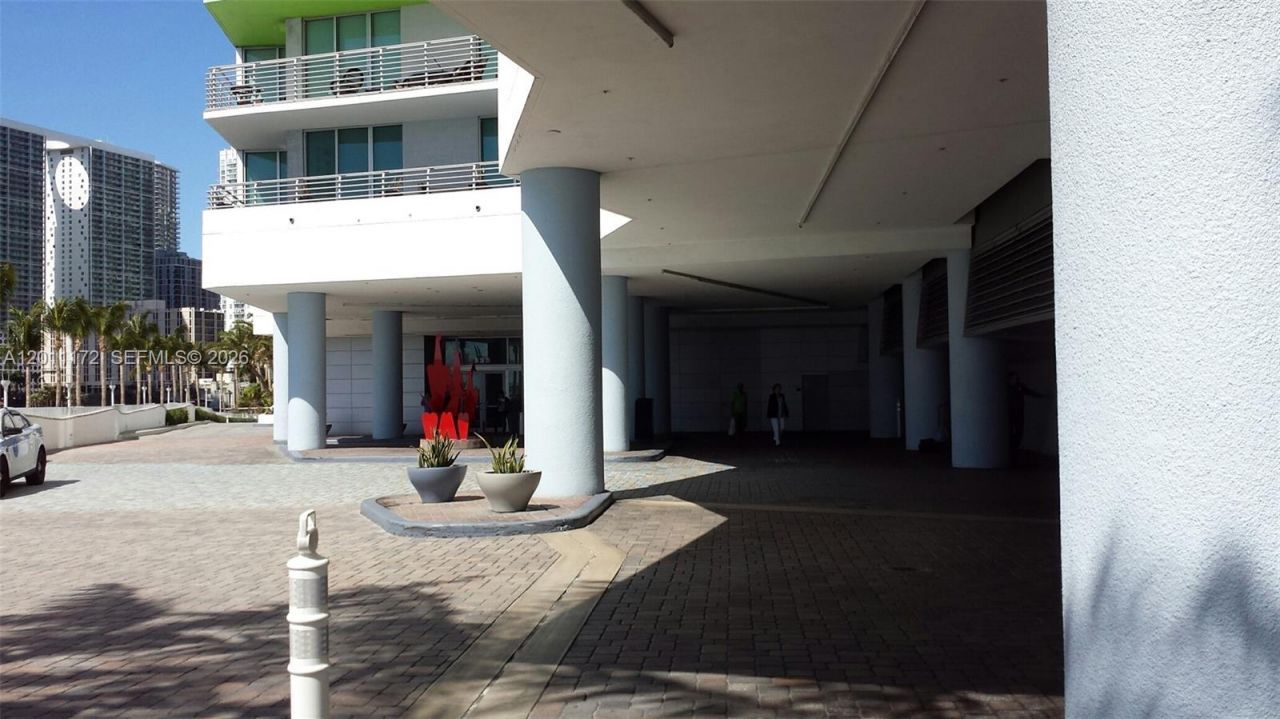 325 S Biscayne Blvd, Unit 3120, Miami, FL 33131 Photo