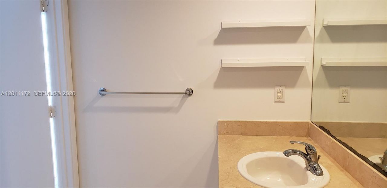 325 S Biscayne Blvd, Unit 3120, Miami, FL 33131 Photo