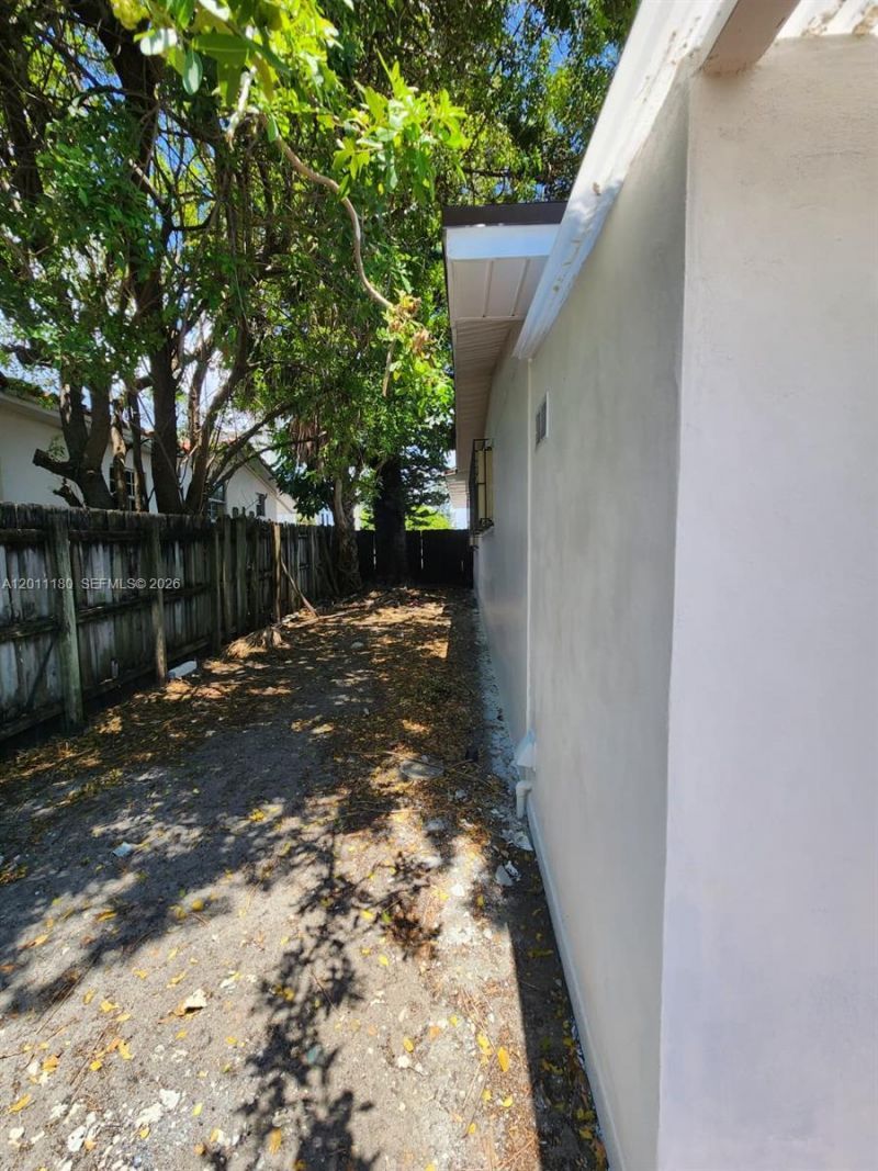1180 NE 185th St, Unit 1180, Miami, FL 33169 Photo