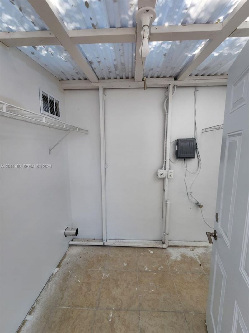 1180 NE 185th St, Unit 1180, Miami, FL 33169 Photo