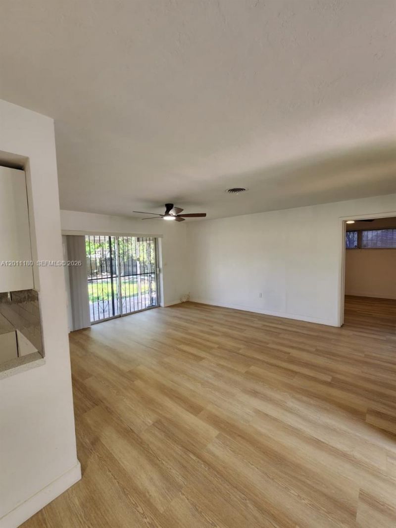 1180 NE 185th St, Unit 1180, Miami, FL 33169 Photo