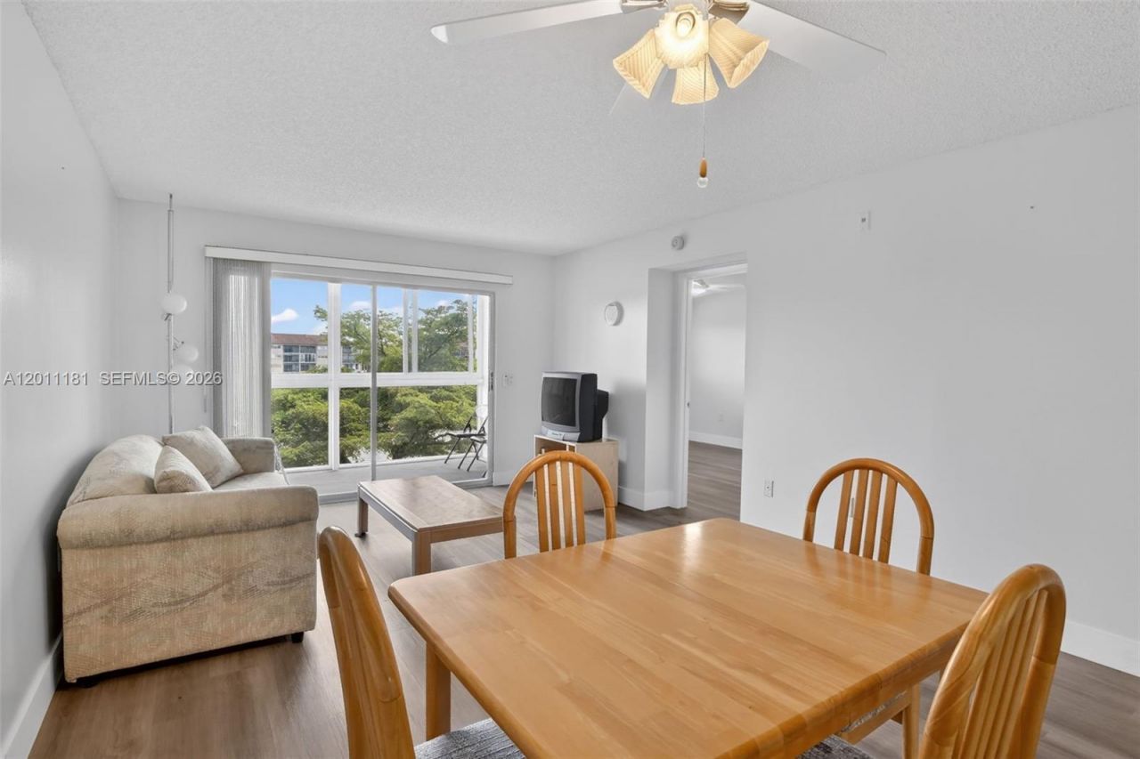 13700 SW 11th St, Unit 309A, Pembroke Pines, FL 33027 Photo