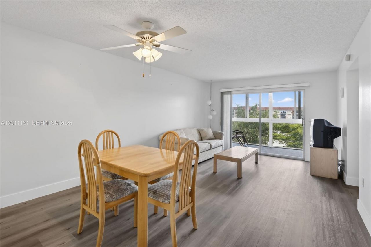 13700 SW 11th St, Unit 309A, Pembroke Pines, FL 33027 Photo