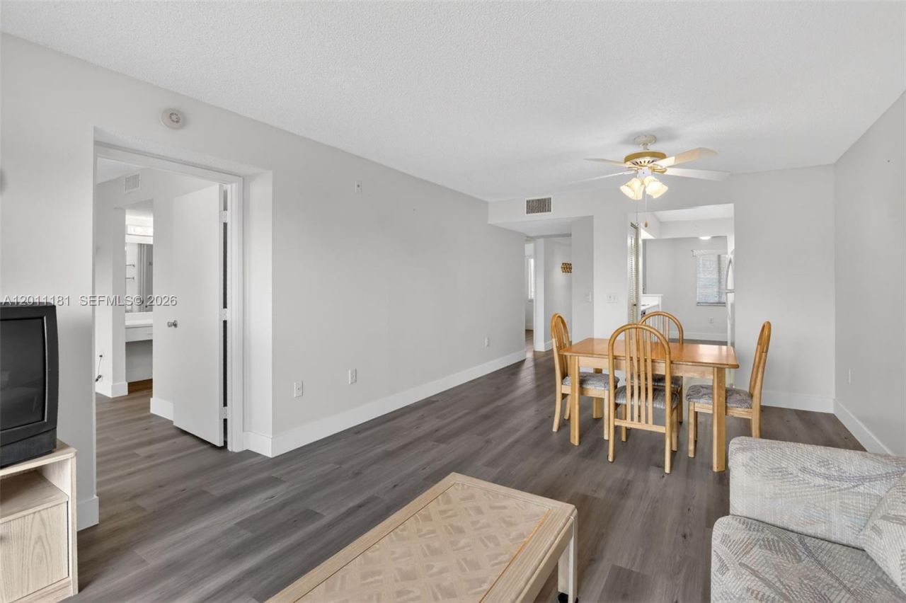 13700 SW 11th St, Unit 309A, Pembroke Pines, FL 33027 Photo