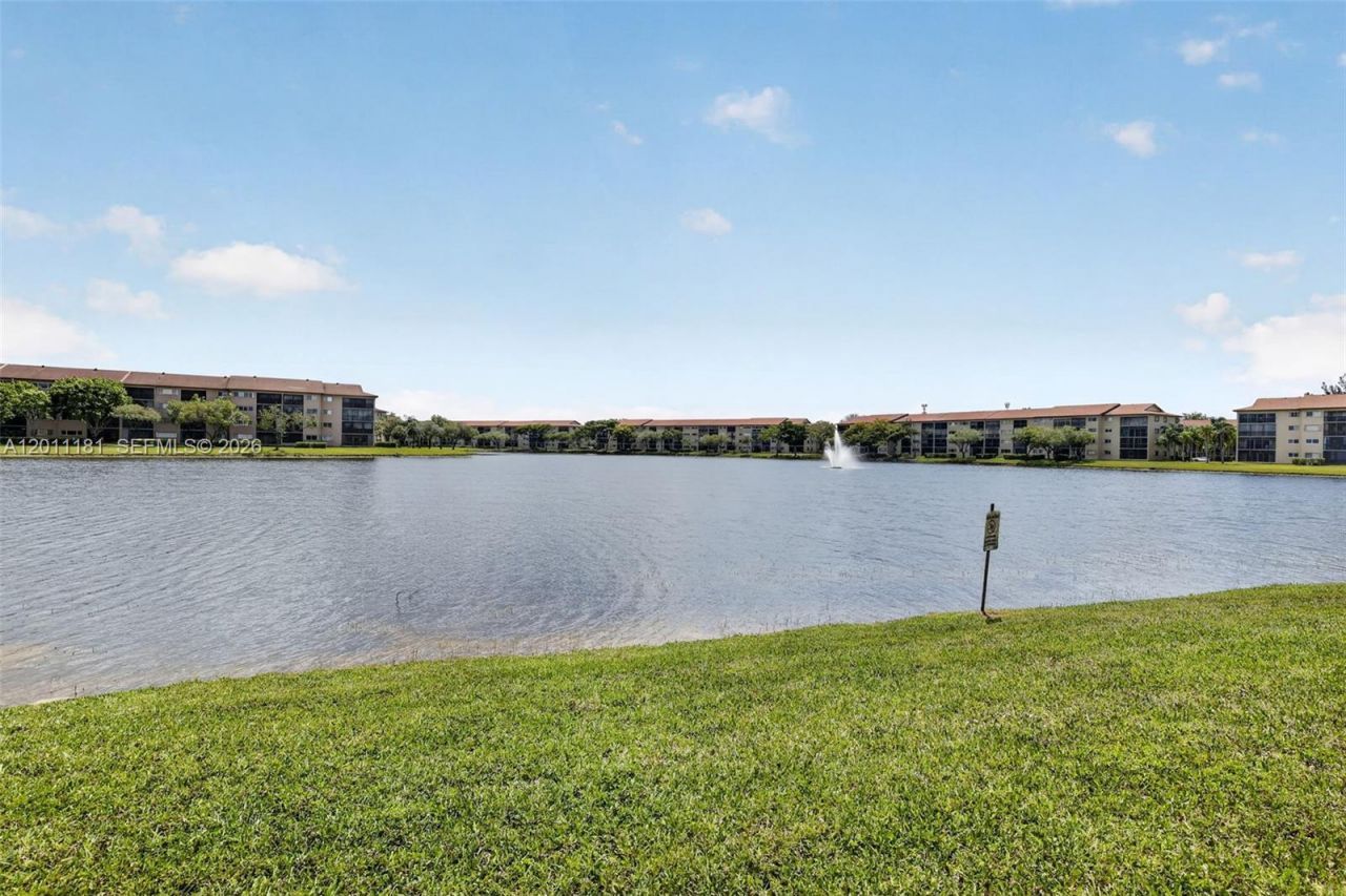 13700 SW 11th St, Unit 309A, Pembroke Pines, FL 33027 Photo