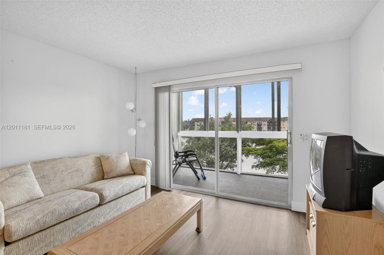 13700 SW 11th St, Unit 309A, Pembroke Pines, FL 33027 Photo